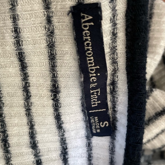 ABERCROMBIE & FITCH WOMANS HENLEY KNIT TOP - Picture 5 of 14